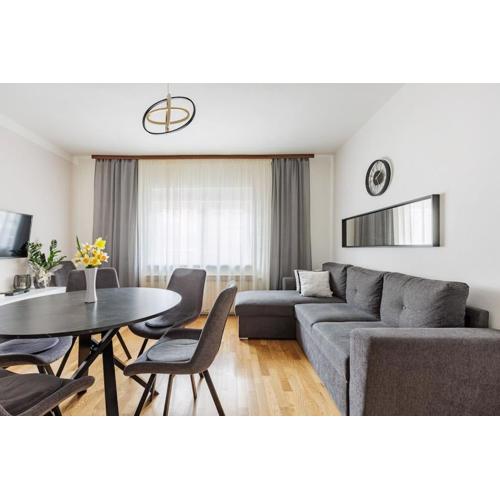 Cozy 2-bedroom house with parking slots