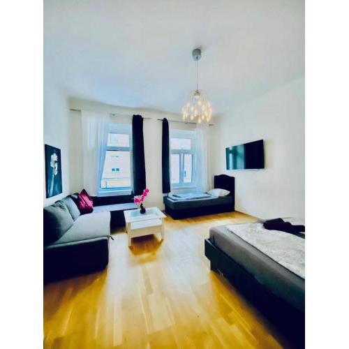 Cozy 2BR Apt for 6P, 10Min Transport to Stadthalle