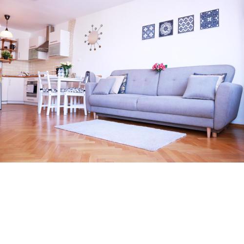 Cozy and great location by Cooee Apartments
