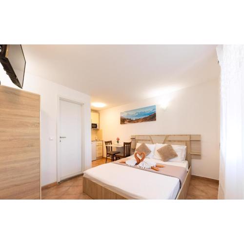 Cozy Apartment In Baska Voda With Wifi