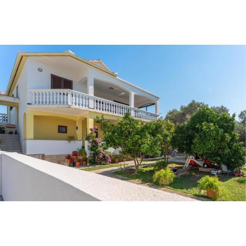 Cozy Apartment In Bibinje With Wifi