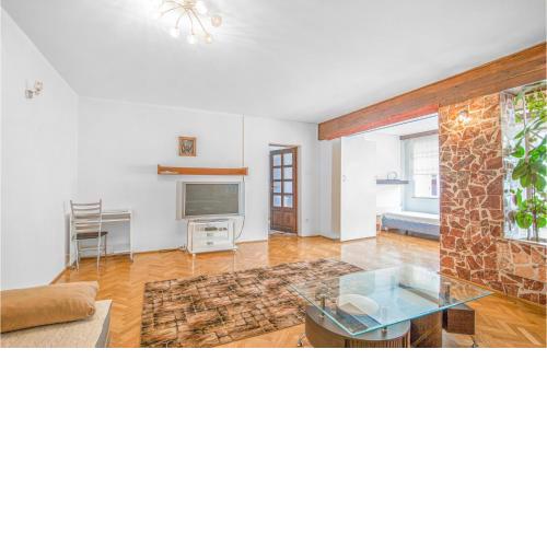 Cozy Apartment In Gdynia With Wifi