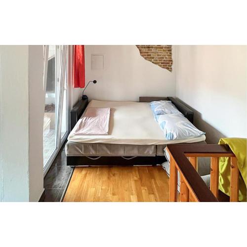 Cozy Apartment In Kastel Stafilic With Wifi