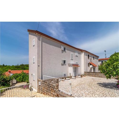 Cozy Apartment In Klenovica With Wifi
