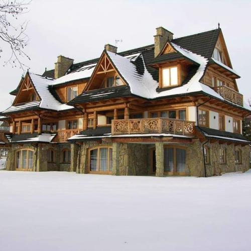 Cozy Apartment in Kościelisko with Mountain View