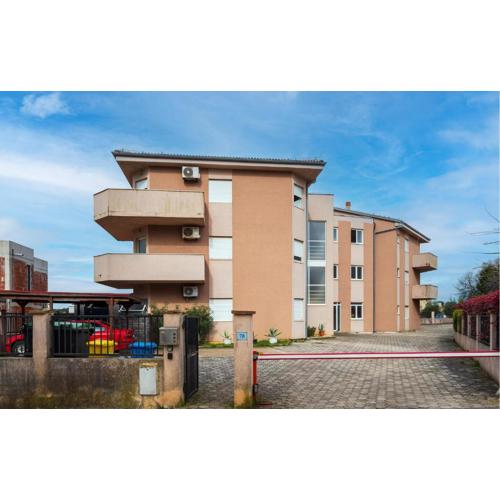 Cozy Apartment In Liznjan With Wifi