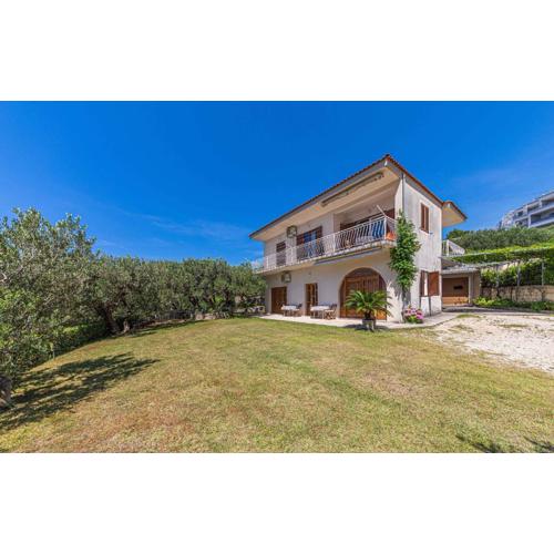 Cozy Apartment In Makarska With Wifi - Csc851