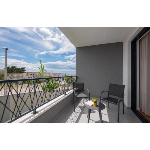 Cozy Apartment In Makarska With Wifi