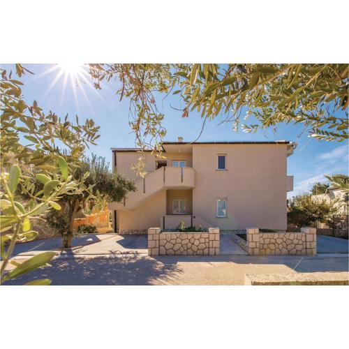 Cozy Apartment In Mandre With Wifi