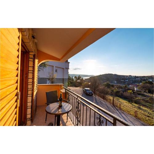 Cozy Apartment In Modric With Wifi