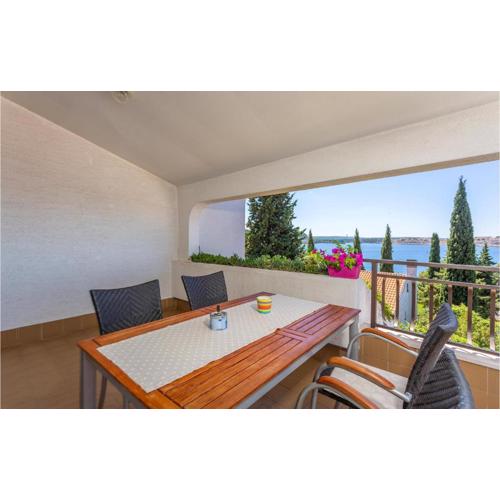 Cozy Apartment In Omisalj With Wifi
