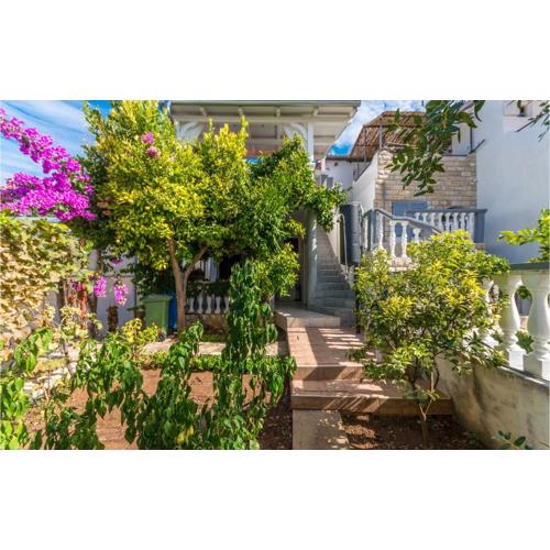 Cozy Apartment In Pakostane With Wifi