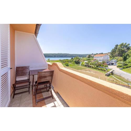 Cozy Apartment In Palit With Kitchen