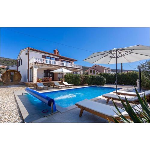 Cozy Apartment In Punat With Sauna