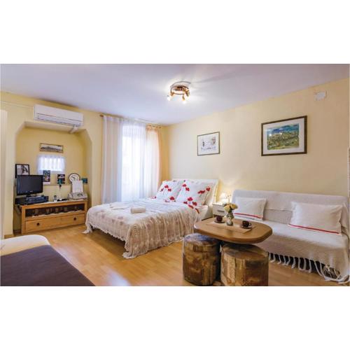 Cozy Apartment In Rovinj With Wifi
