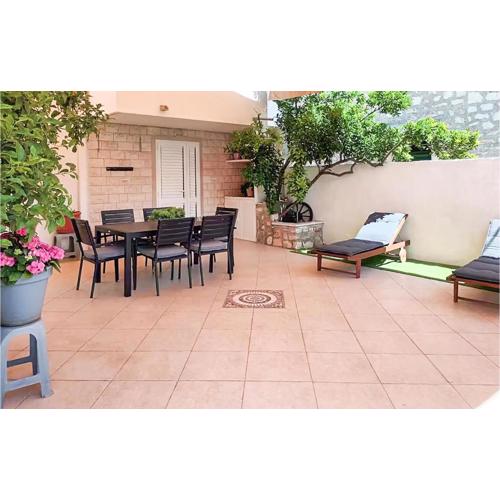 Cozy Apartment In Supetar