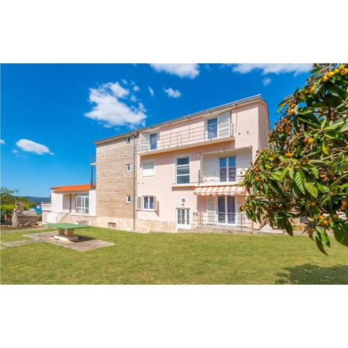 Cozy Apartment In Sveti Filip I Jakov