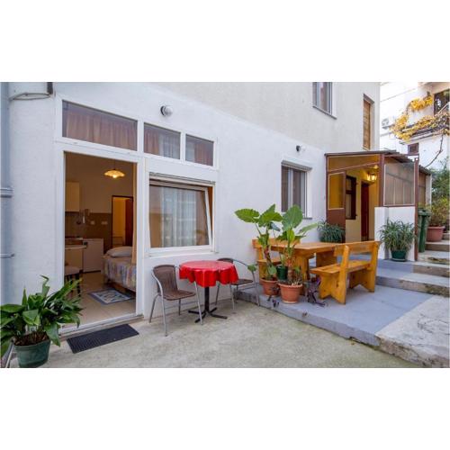 Cozy Apartment In Sveti Juraj With Wifi
