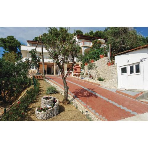 Cozy Apartment In Vlasici With Wifi