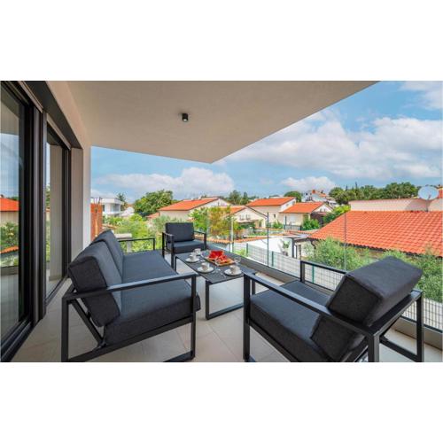 Cozy Apartment In Vodnjan With Jacuzzi