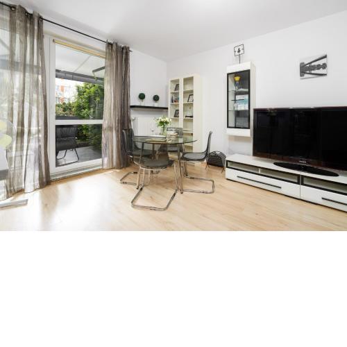 Cozy Apartment Karpia 17 with Terrace in Poznań by Noclegi Renters