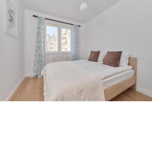 Cozy Apartment Klimasa with Balcony in Wrocław by Noclegi Renters
