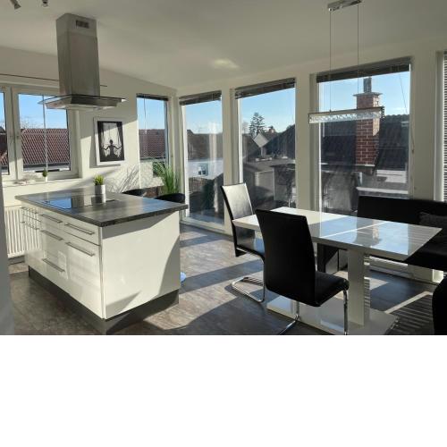 Cozy Apartment next Outlet Center & Airport with Pool & Garden