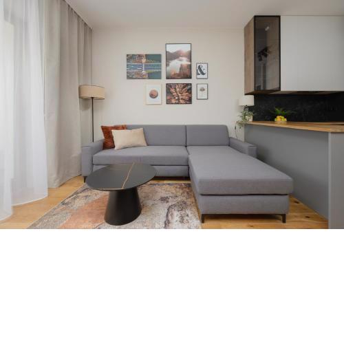 Cozy Apartment with Air Conditioner and Parking by Noclegi Renters
