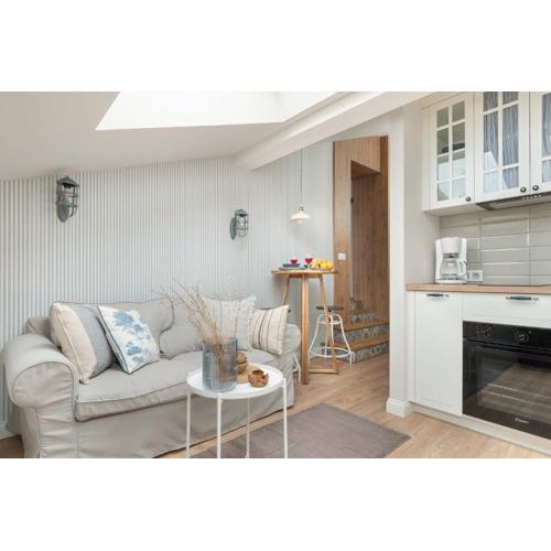 Cozy Apartment with Air Conditioning near Plac Wolności by Noclegi Renters