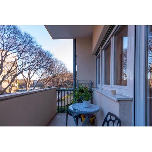 Cozy apartment with balcony in center