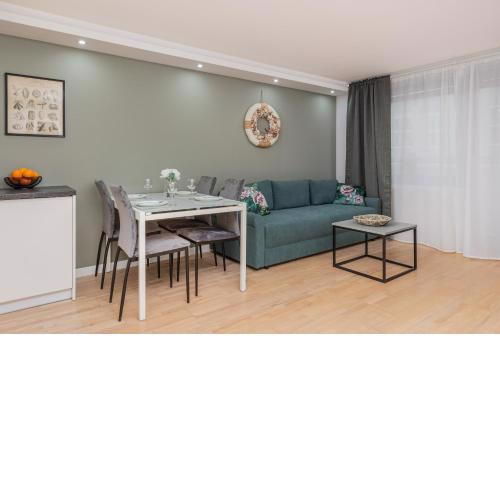 Cozy Apartment with Balcony in Central Gdańsk Długie Ogrody by Noclegi Renters