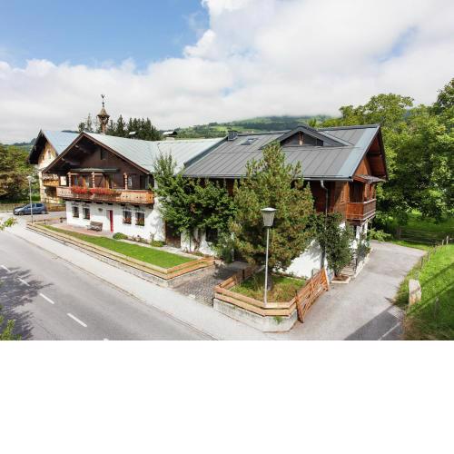 Cozy apartment with balcony in Mittersill