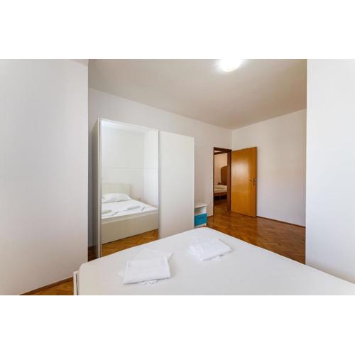 Cozy Apartments Bacho near Beach