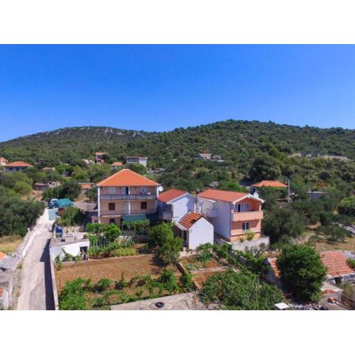 Cozy Apartments with Private Balcony Vinisce