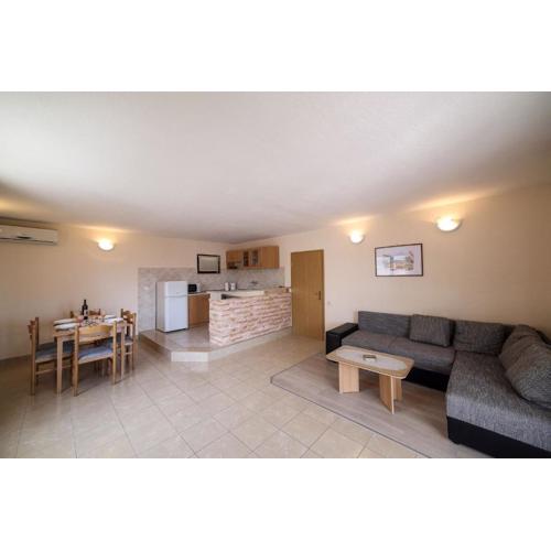 Cozy Beachfront Holiday Home Slatine