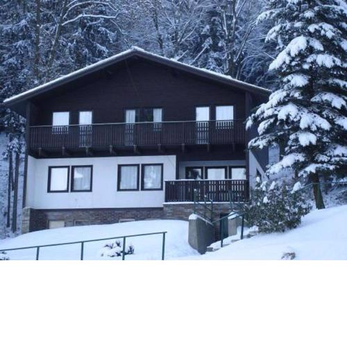 Cozy Chalet in Dolní Brusnice with Swimming Pool