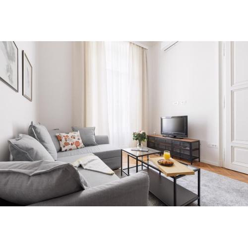 Cozy getaway in heart of city - J