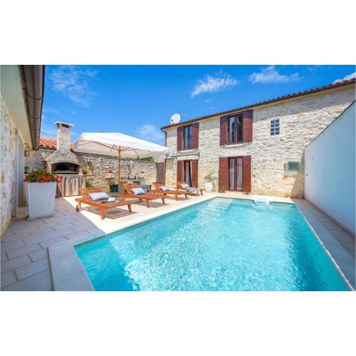 Cozy Home In Bale With Sauna