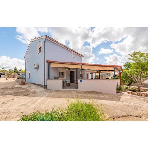 Cozy Home In Banjevci With Jacuzzi