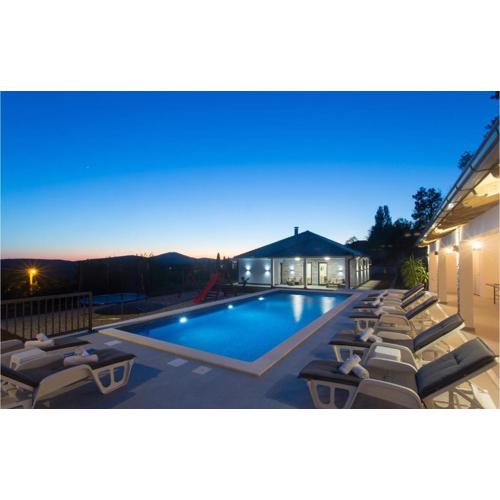 Cozy Home In Caporice With Wifi