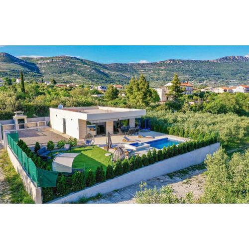 Cozy Home In Kastel Novi