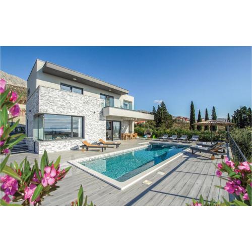 Cozy Home In Kucine With Jacuzzi