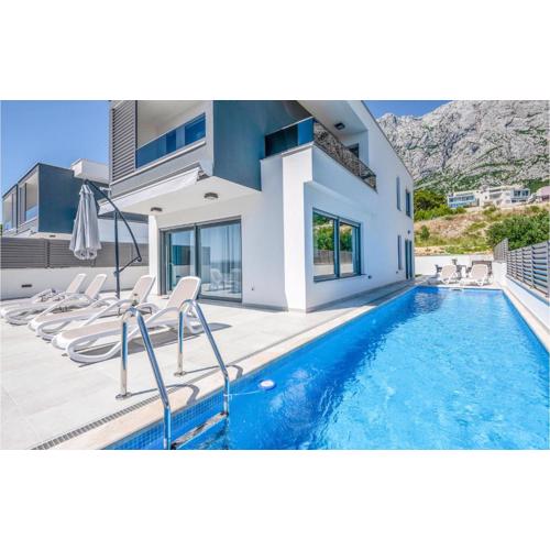 Cozy Home In Makarska With Jacuzzi
