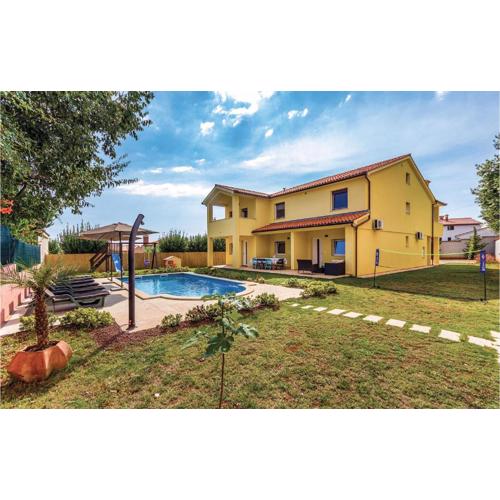 Cozy Home In Medulin With Kitchen