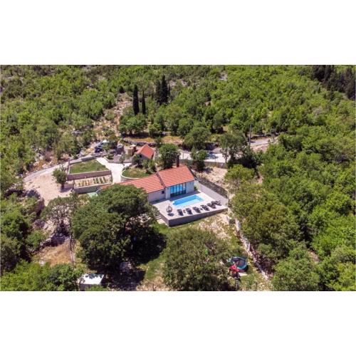 Cozy Home In Metkovic With Jacuzzi