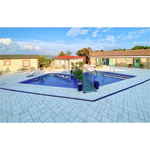Cozy Home In Nerezine With Jacuzzi