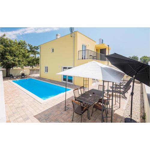 Cozy Home In Porec With Kitchen