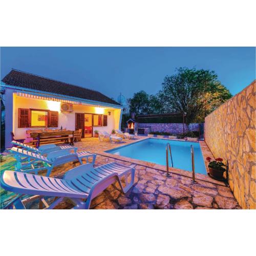 Cozy Home In Primorski Dolac With Wifi