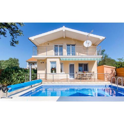 Cozy Home In Primorski Dolac