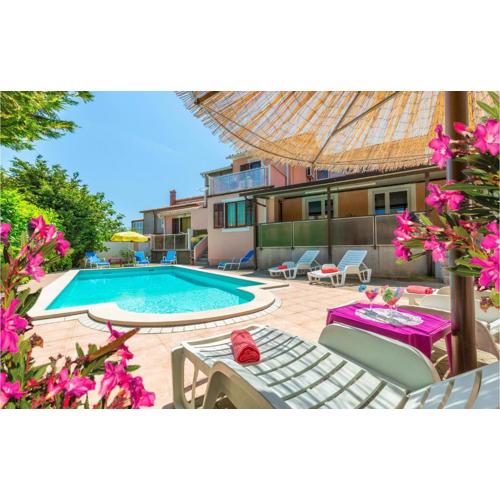 Cozy Home In Pula With Jacuzzi